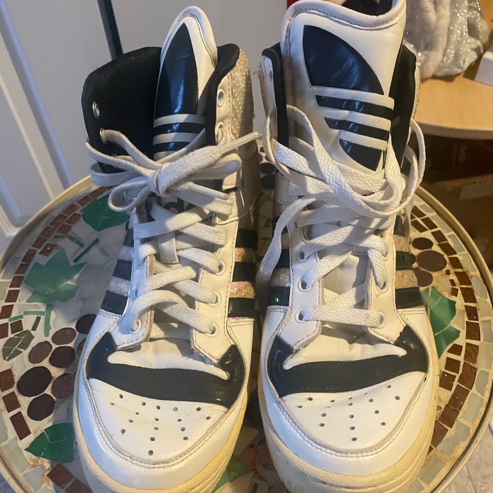 Adidas high cut sneaker
